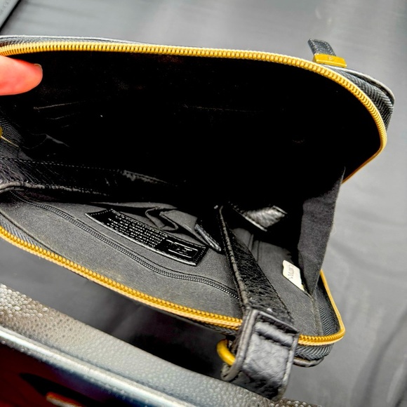 VINTAGE 1999 RELIC LEATHER CROSSBODY ORGANIZER BAG. EUC - B46 - Picture 3 of 11